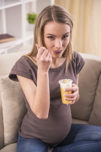 Mujer embarazada. —  Fotos de Stock