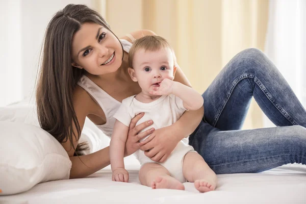 Mamma med barn. — Stockfoto