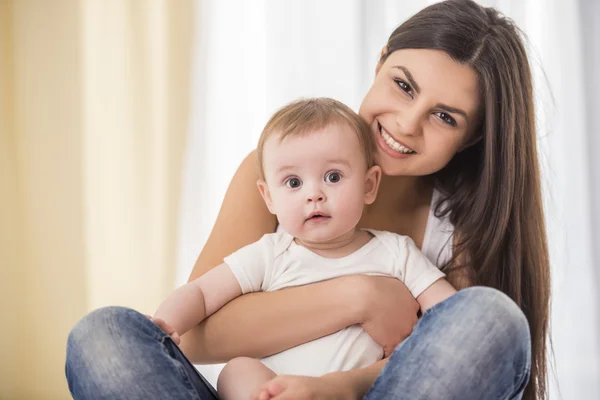 Mamma med barn. — Stockfoto