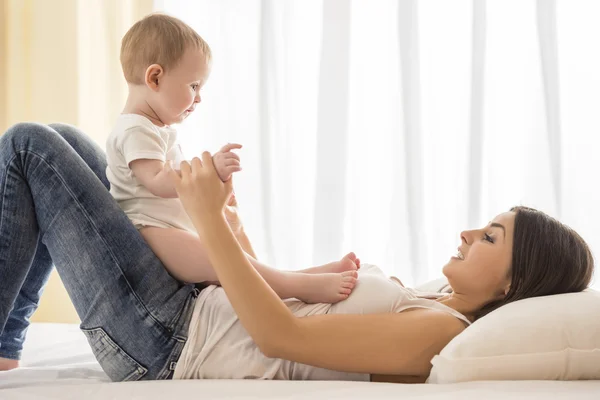 Ibu dengan bayi . — Stok Foto