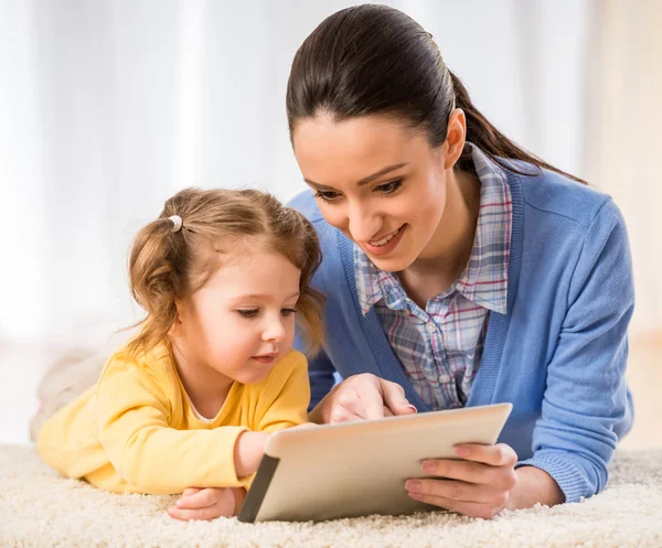 Mom with little daughter — Stock Photo, Image