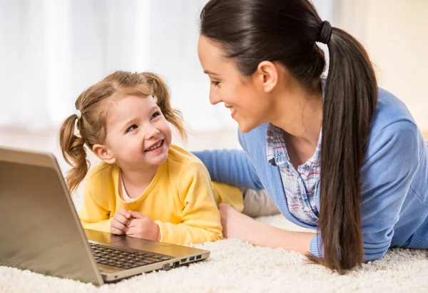 Mom with little daughter — Stock Photo, Image