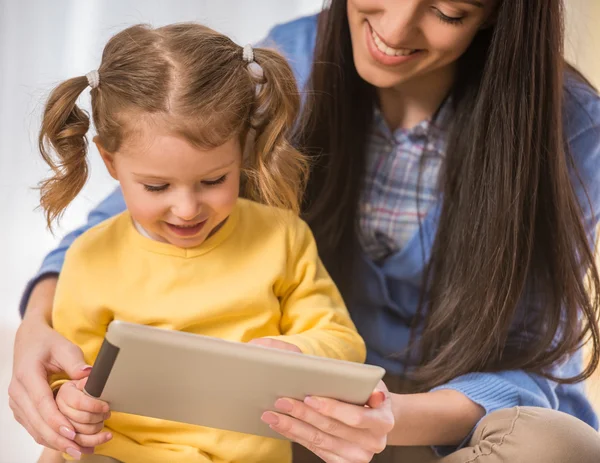 Mom with little daughter — Stock Photo, Image