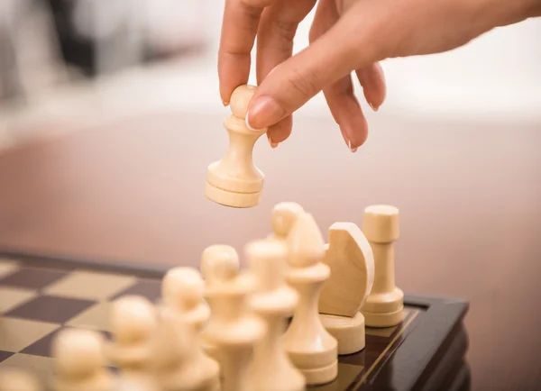 Schach spielen — Stockfoto