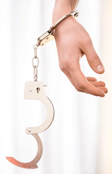 Hände mit Handschellen. — Stockfoto