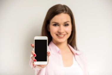 bir akıllı telefon ile kız