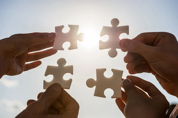 Businesspeople holding puzzle — Stock Photo, Image