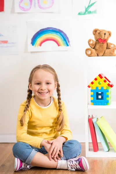 Bambina a casa — Foto Stock