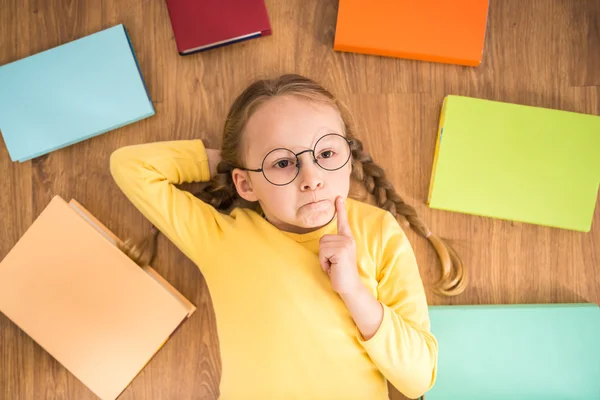 Meisje met boeken — Stockfoto