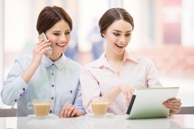 Bisinesswomen tablet ile
