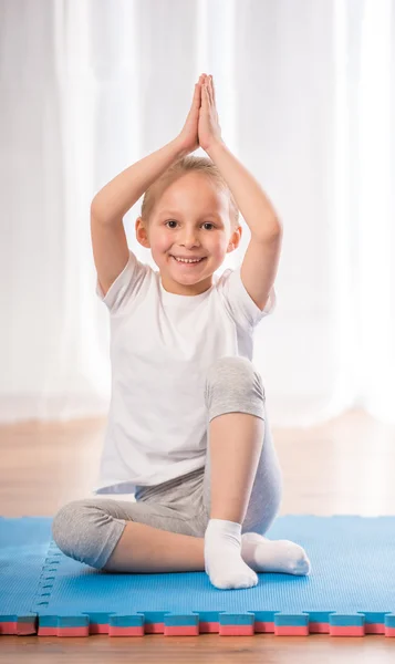 Yoga thuis — Stockfoto