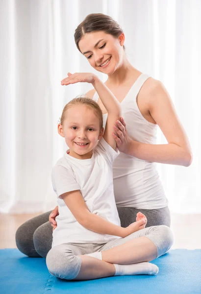 Yoga en casa — Foto de Stock