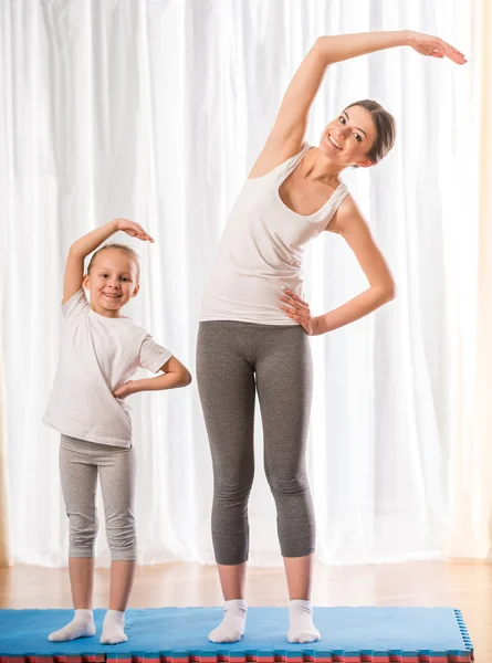 Yoga a casa — Foto Stock