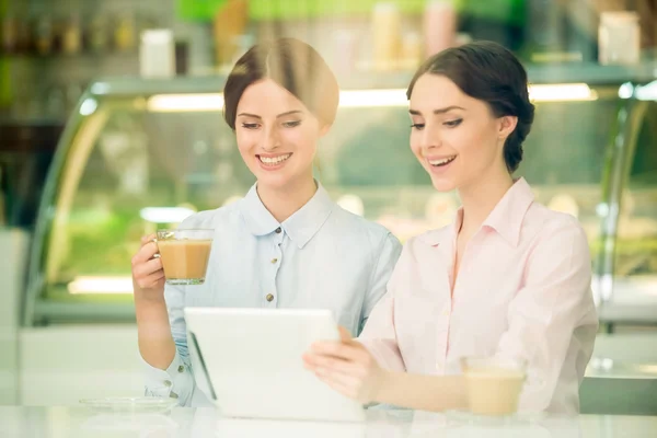 Bisinesswomen in café — Stockfoto