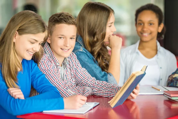 Adolescentes — Foto de Stock