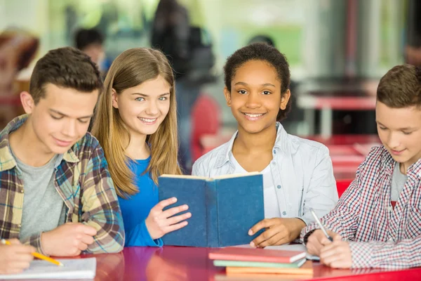 Adolescentes — Foto de Stock