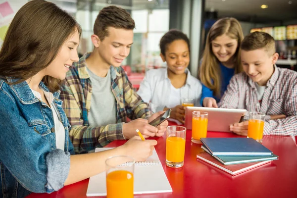 Adolescenti — Foto Stock