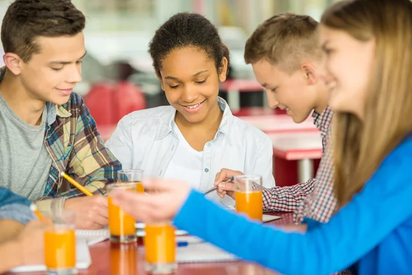 Adolescenti — Foto Stock