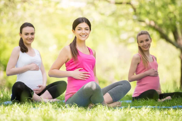 Fitness grávida — Fotografia de Stock