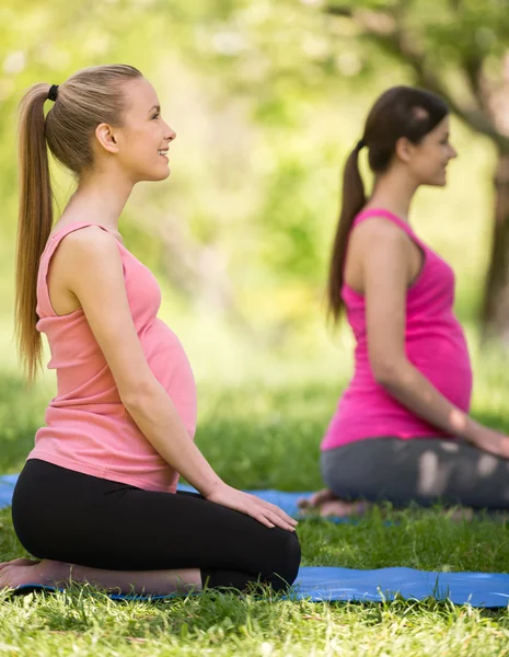 Ciąża fitness — Zdjęcie stockowe