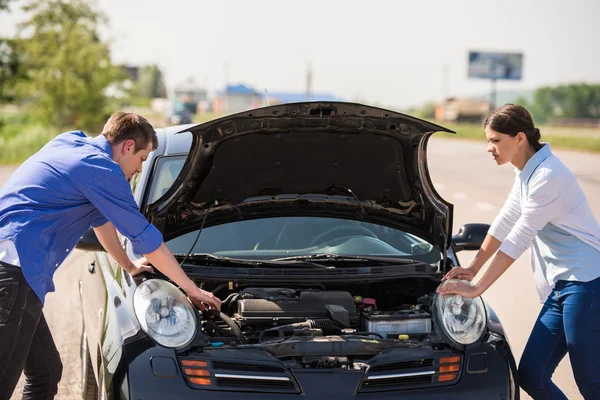 Kaputtes Auto — Stockfoto