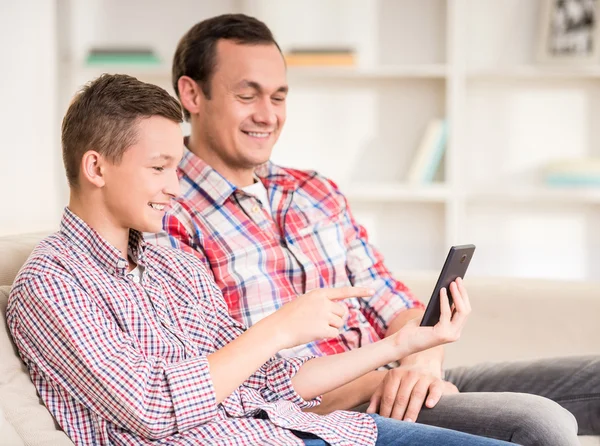 Father and son at home — Stock Photo, Image