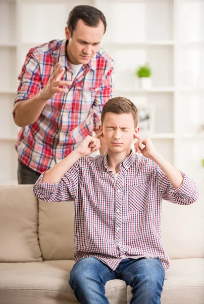 Father and son at home — Stock Photo, Image