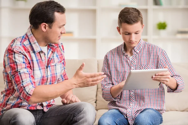 Father and son at home — Stock Photo, Image