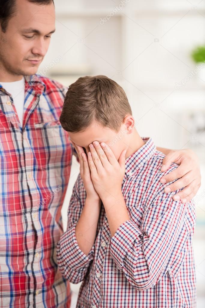 Отец И Сын Дома Стоковое Фото ©vadimphoto1@Gmail.Com 75284683