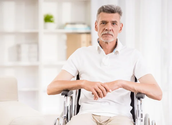 Old man at home — Stock Photo, Image