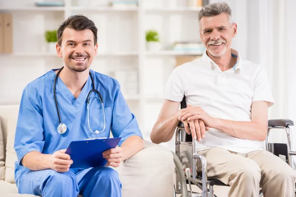 Old man at hospital — Stock Photo, Image