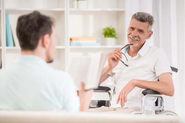 Vecchio in ospedale — Foto Stock