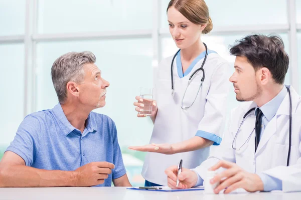 Doctor and patient — Stock Photo, Image