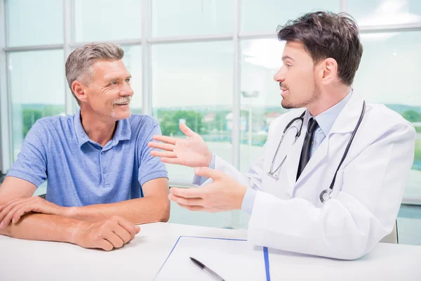 Doctor and patient — Stock Photo, Image