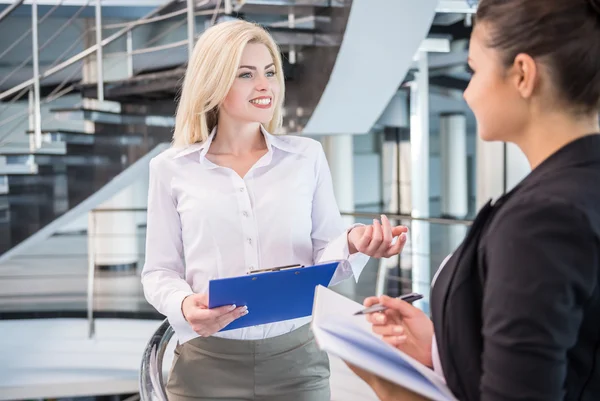 Mujeres en los negocios — Foto de Stock