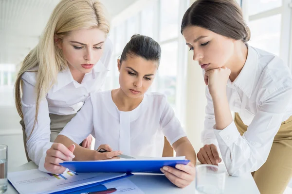 Vrouwen in het bedrijfsleven — Stockfoto