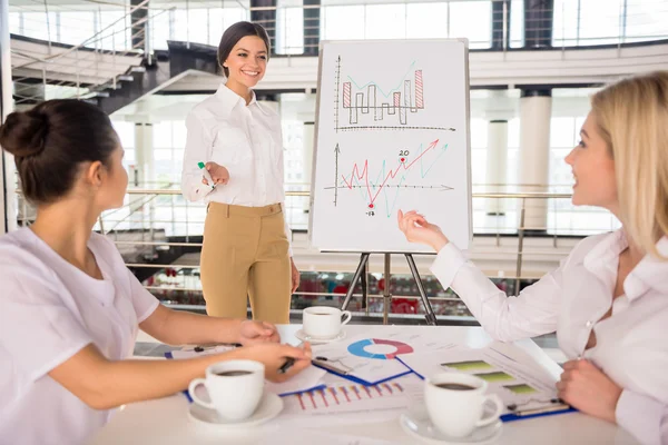 Mujeres en los negocios — Foto de Stock