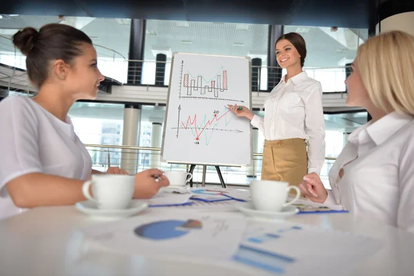 Mujeres en los negocios — Foto de Stock