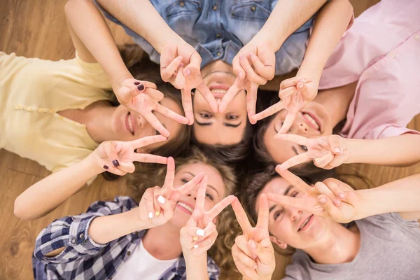 Students with gadgets — Stock Photo, Image