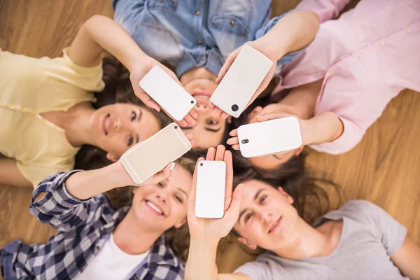 Students with gadgets — Stock Photo, Image