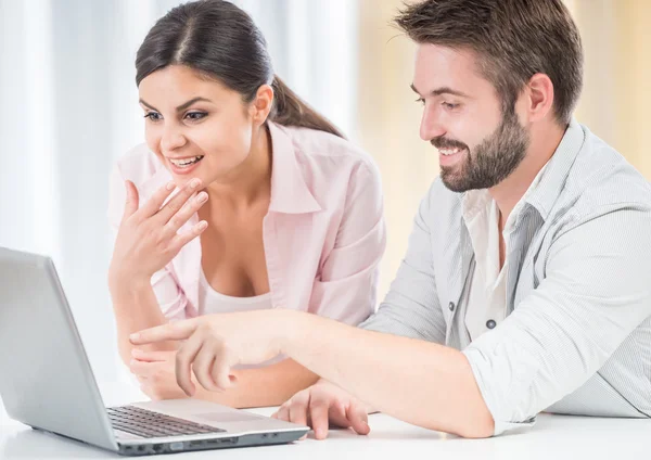 Young couple at home — Stock Photo, Image