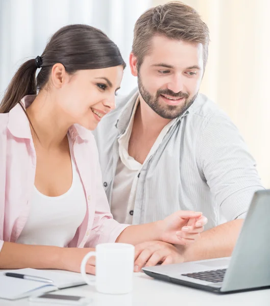 Young couple at home — Stock Photo, Image