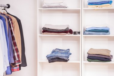 Soyunma odasında adam