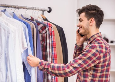 Soyunma odasında adam