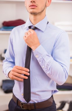 Soyunma odasında adam