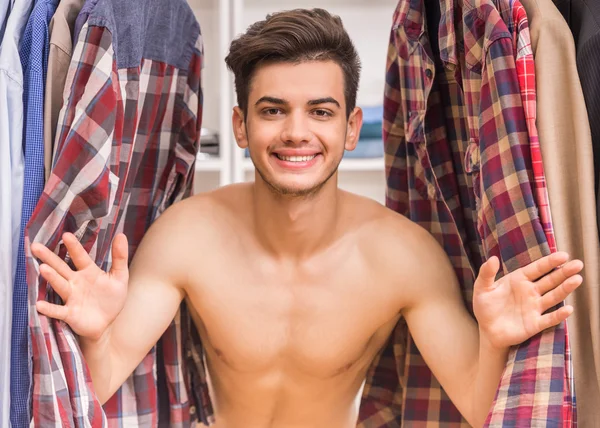 Man in de kleedkamer — Stockfoto