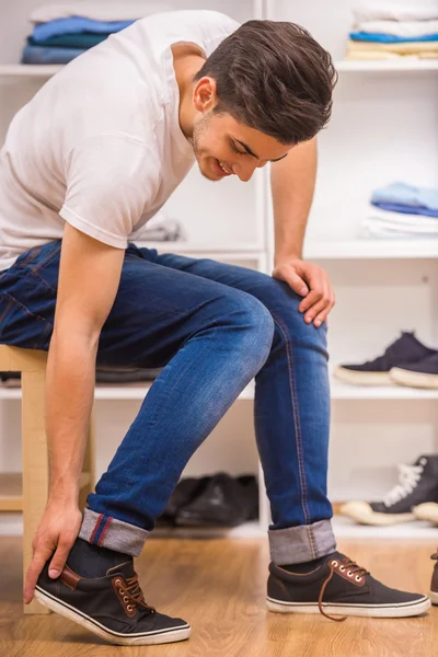 Man in dressing room — Stock Photo, Image