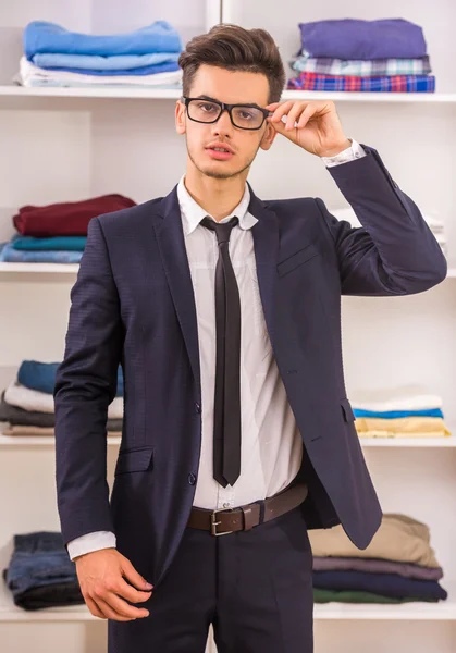 Man in de kleedkamer — Stockfoto