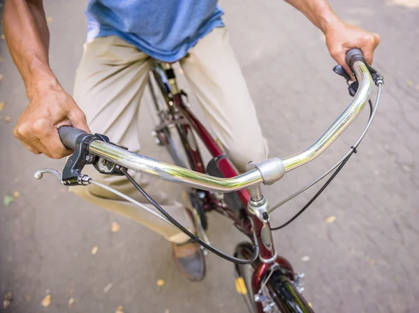 Ανώτερος άνθρωπος με ποδήλατο — Φωτογραφία Αρχείου