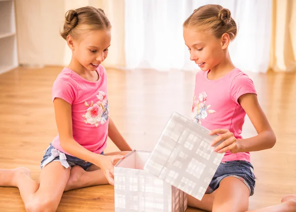 Twin sisters — Stock Photo, Image